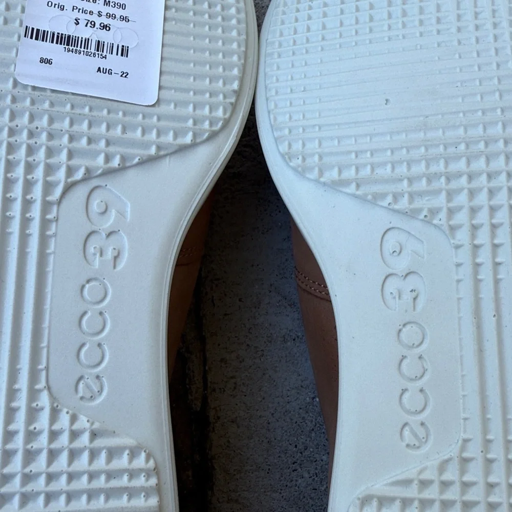 ECCO Men’s Cathum Moc Toe Slip on Sneaker. Light Brown. Size 39. NWT.